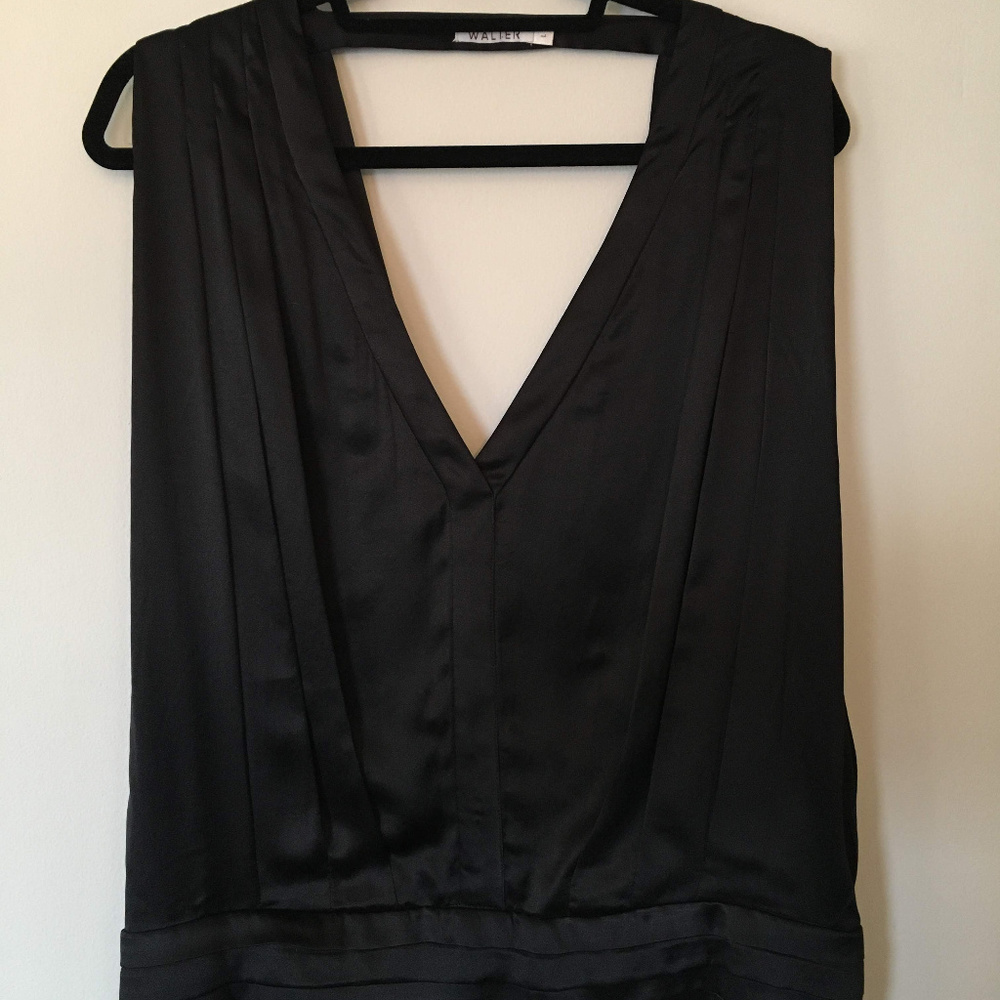 WALTER Deep V-neck, Open-Back Sleeveless Top (L)